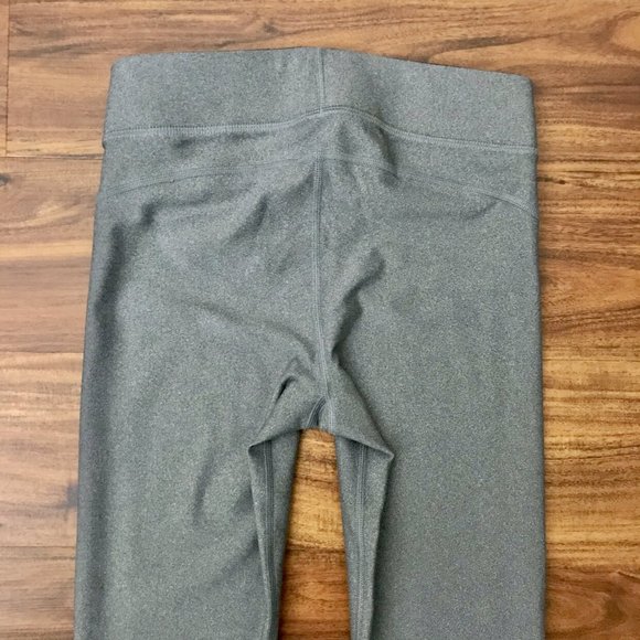 NWT Women’s Under Armour Gray Compression Leggings - Picture 8 of 10